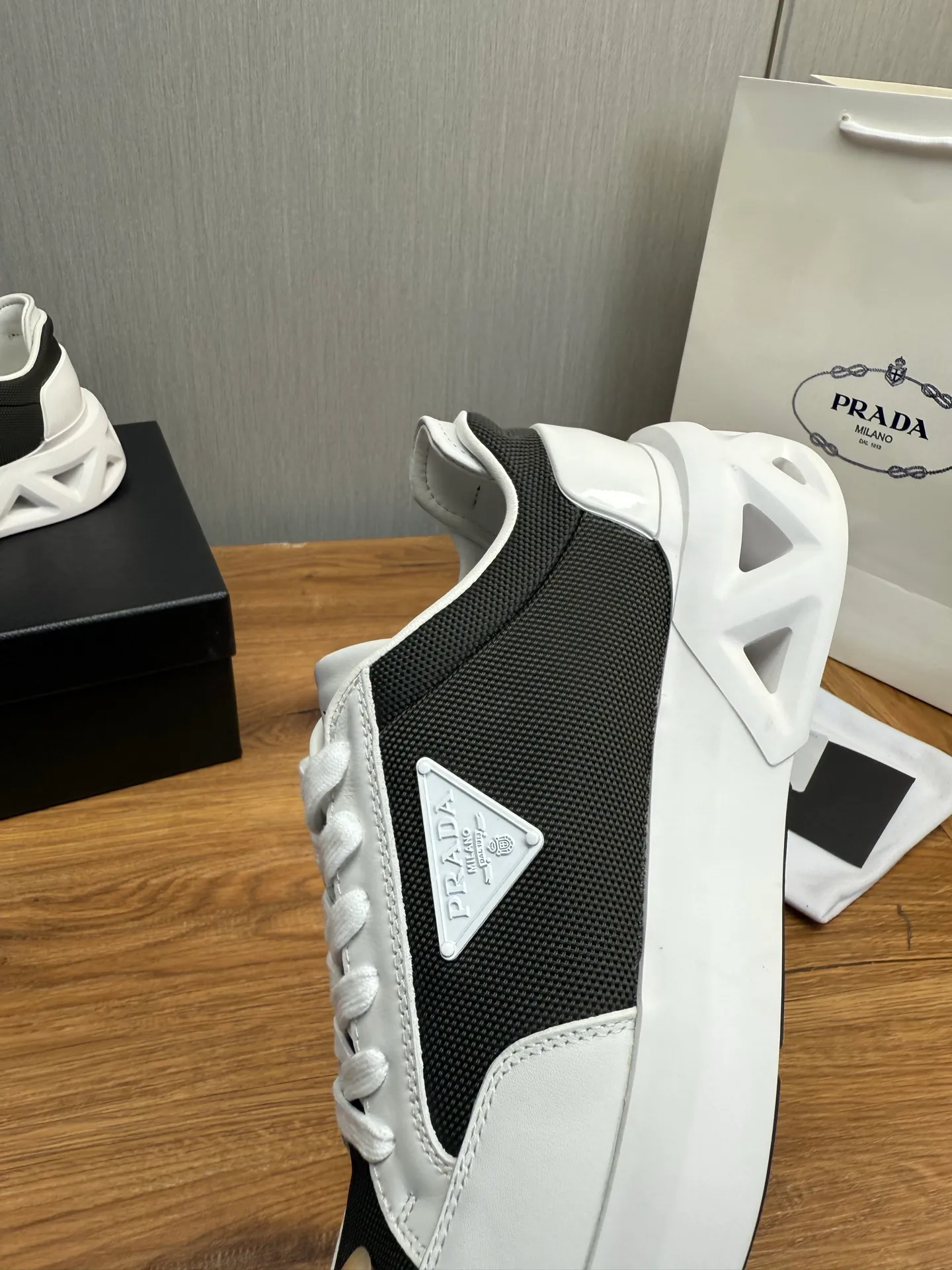 Men's shoes 💰760💰 [PRADA] New models synchronized with the official website, high-quality shipments ✔️Best sellers🔥 Original cowhide + cowhide lining, 1🆚1 replica, original original sole, 38-45 (men's 38.45 custom-made, non-refundable)